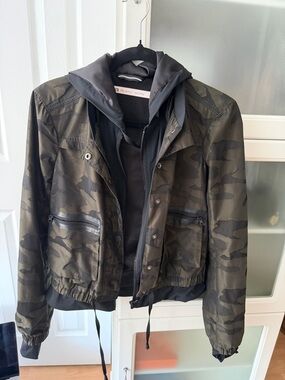 blanc noir Olive Green Camo Hooded Bomber Jacket